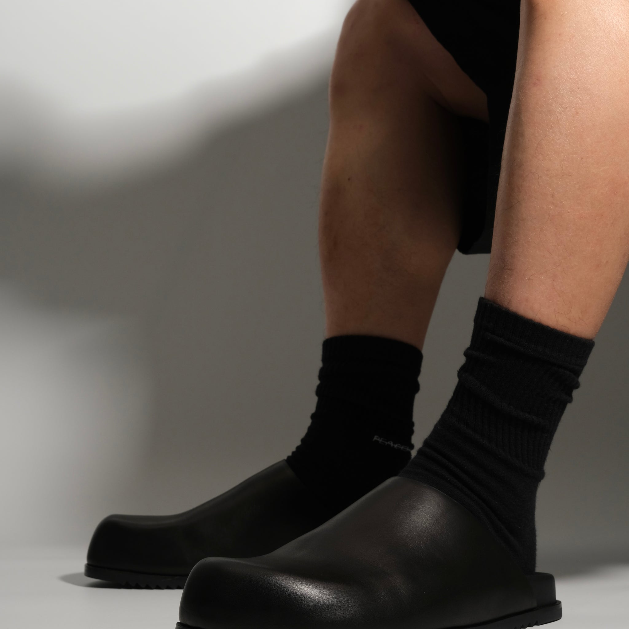 Slippers(Model Photo)