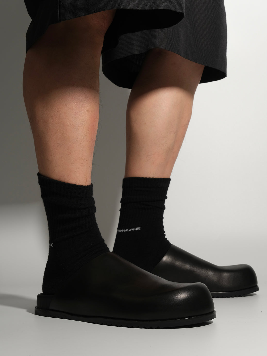 Slippers(Model Photo)