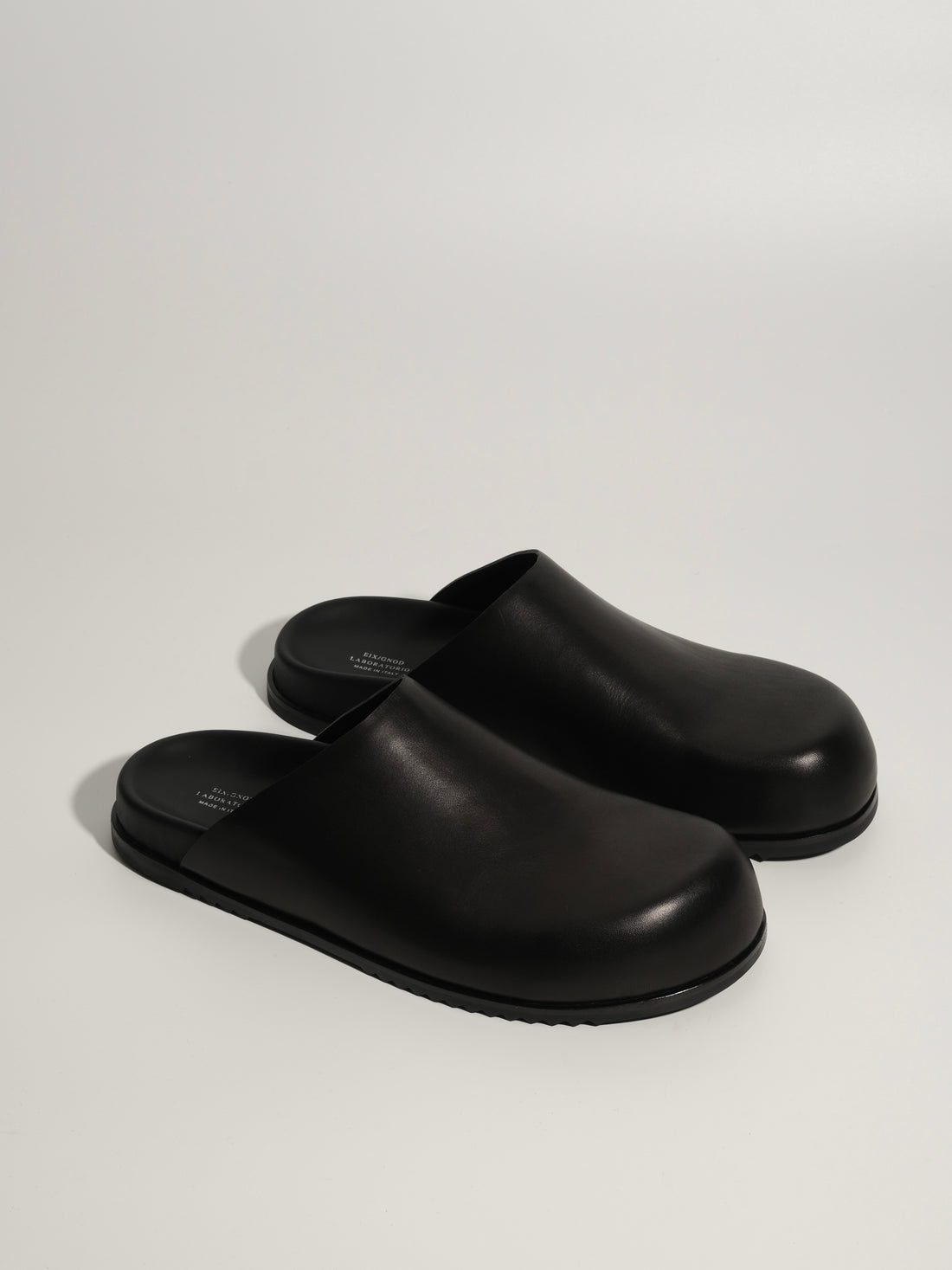 XD-28 Closed-Toe Mule Slippers